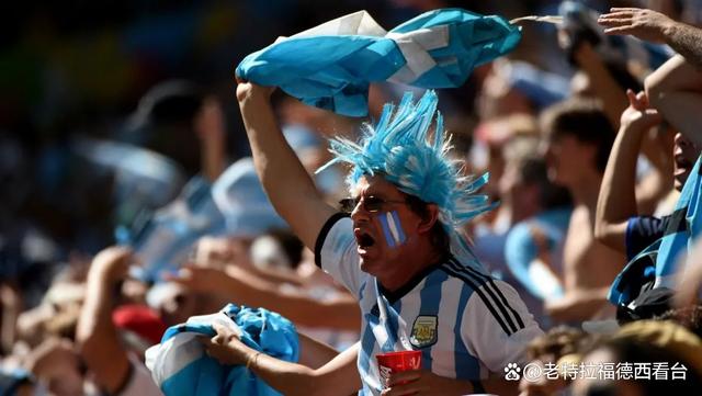 阿根廷对澳大利亚比赛中唱歌